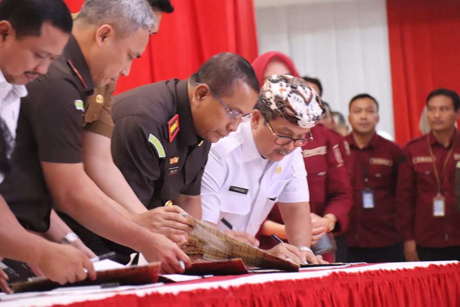 Bupati Cirebon Dukung MoU Penegakan Hukum Yang Humanis